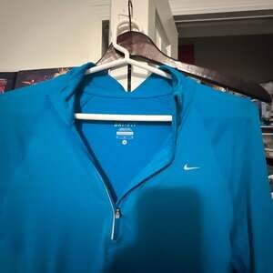 Nike Dri-Fit Women's 1/2 Zip Long Sleeve Running Pullover Turquoise Blue Medium